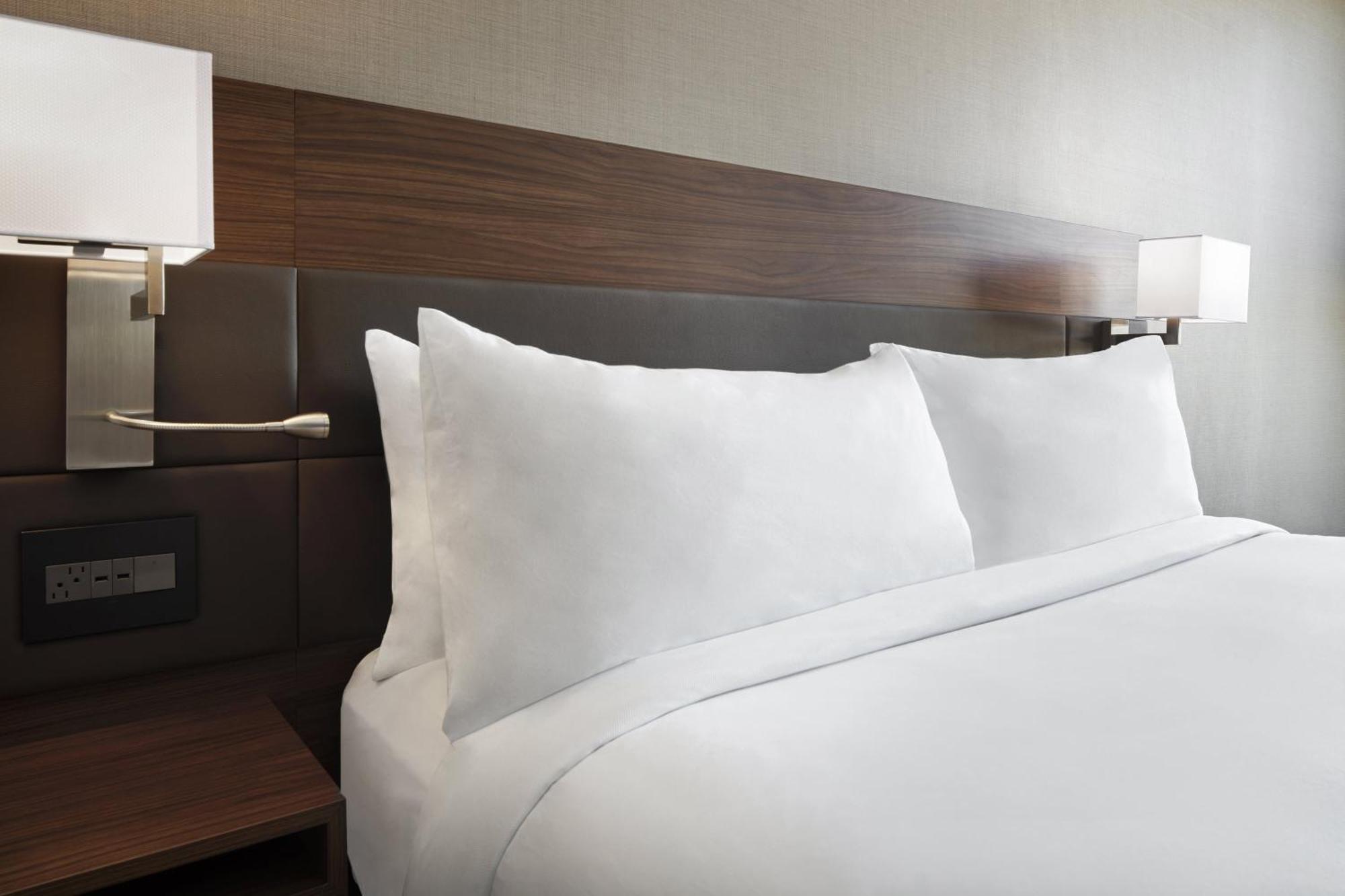 Ac Hotel By Marriott St. Louis Clayton Exterior foto